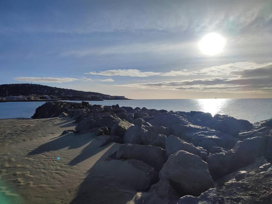Sete : Charmant T3 Entre L'Etang Et Les Plages Exterior foto